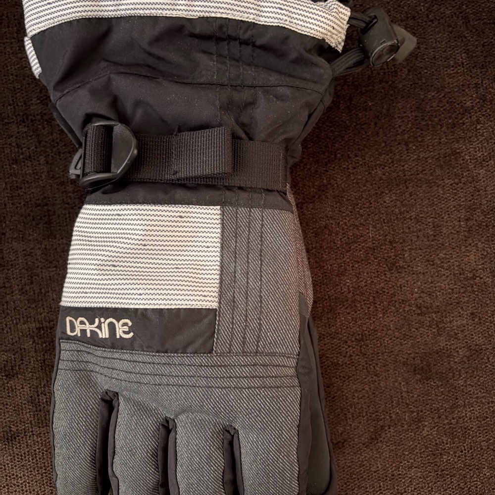 Dakine Black and Gray Insulated Gloves - Picture 4 of 6